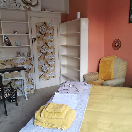 Apartamento Peaceful Retreat Hideaway Surrey Esher Exterior foto