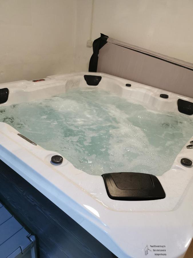 Apartamento Peaceful Retreat Hideaway Surrey Esher Exterior foto