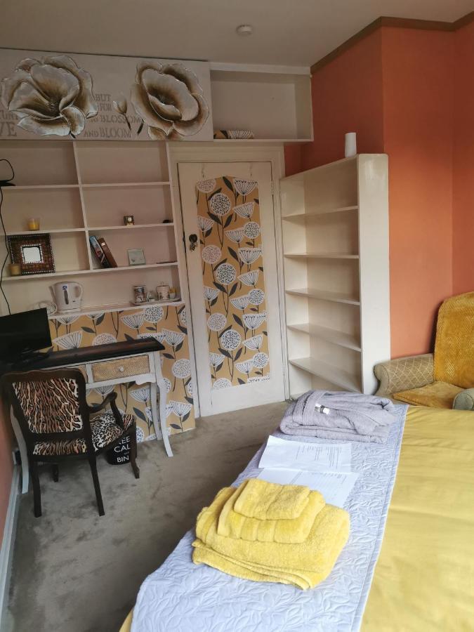 Apartamento Peaceful Retreat Hideaway Surrey Esher Exterior foto